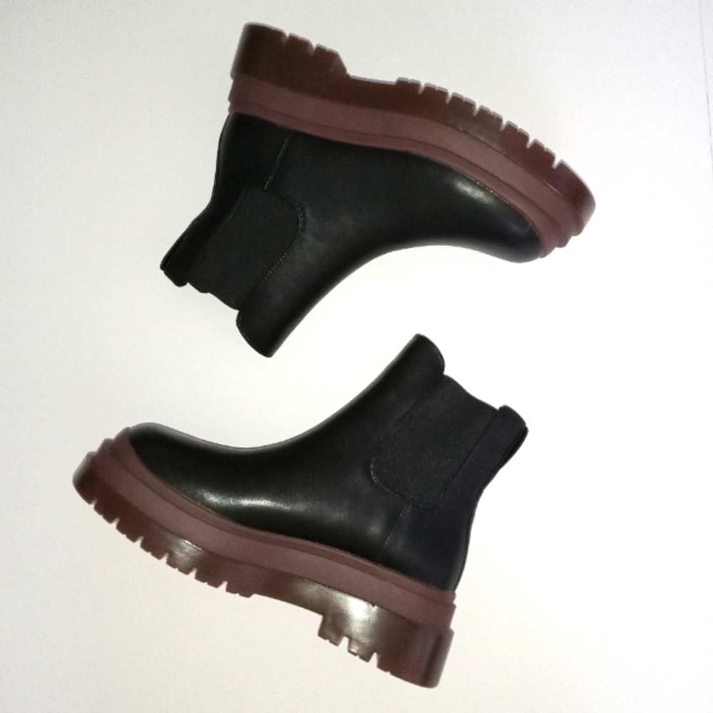 SPRING IS COMING!! ☀️🌼😎 Urban Outfitters Black and Brown Platform Boots